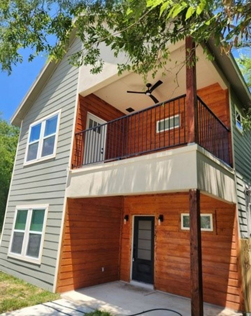 San Antonio House: 1551 Paso Hondo