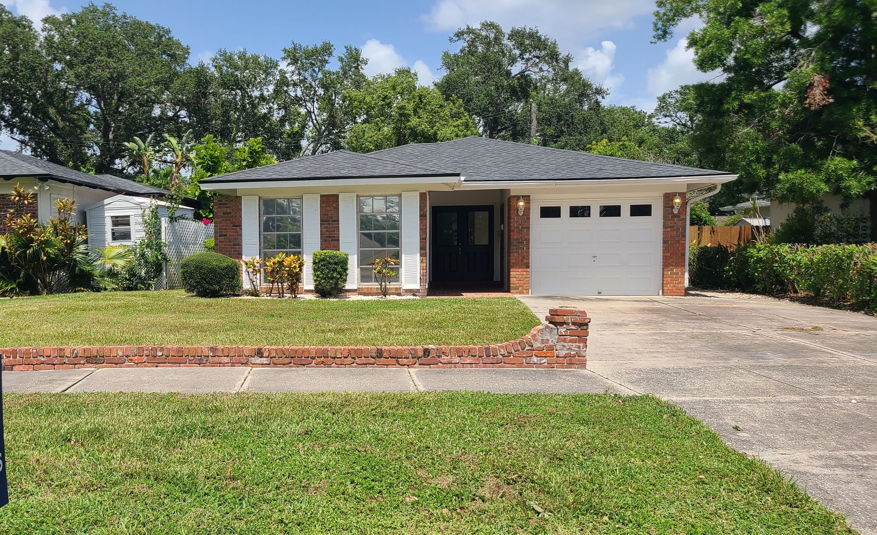 Tampa House: 453 W Davis Blvd.