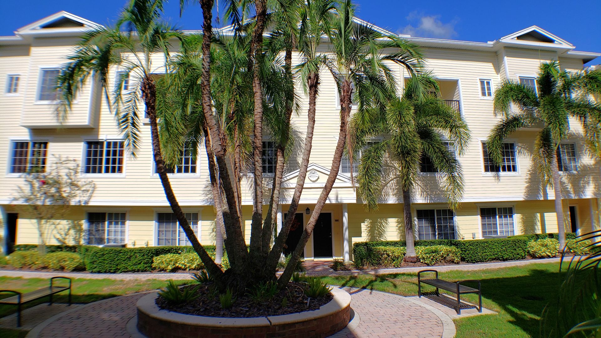 TAMPA Townhome: 9865 Meadow Field Circle