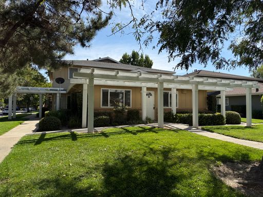 Single story two-bedroom unit close to shopping & freeway access! – photo 1
