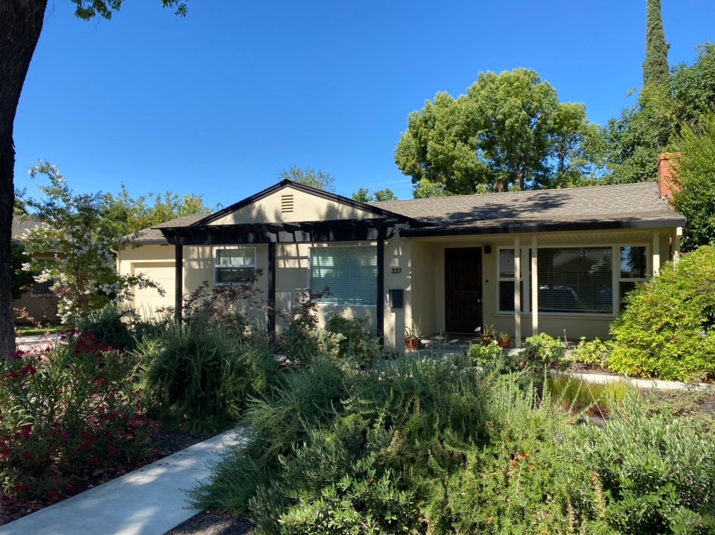 Modesto House: 337 Severin Ave