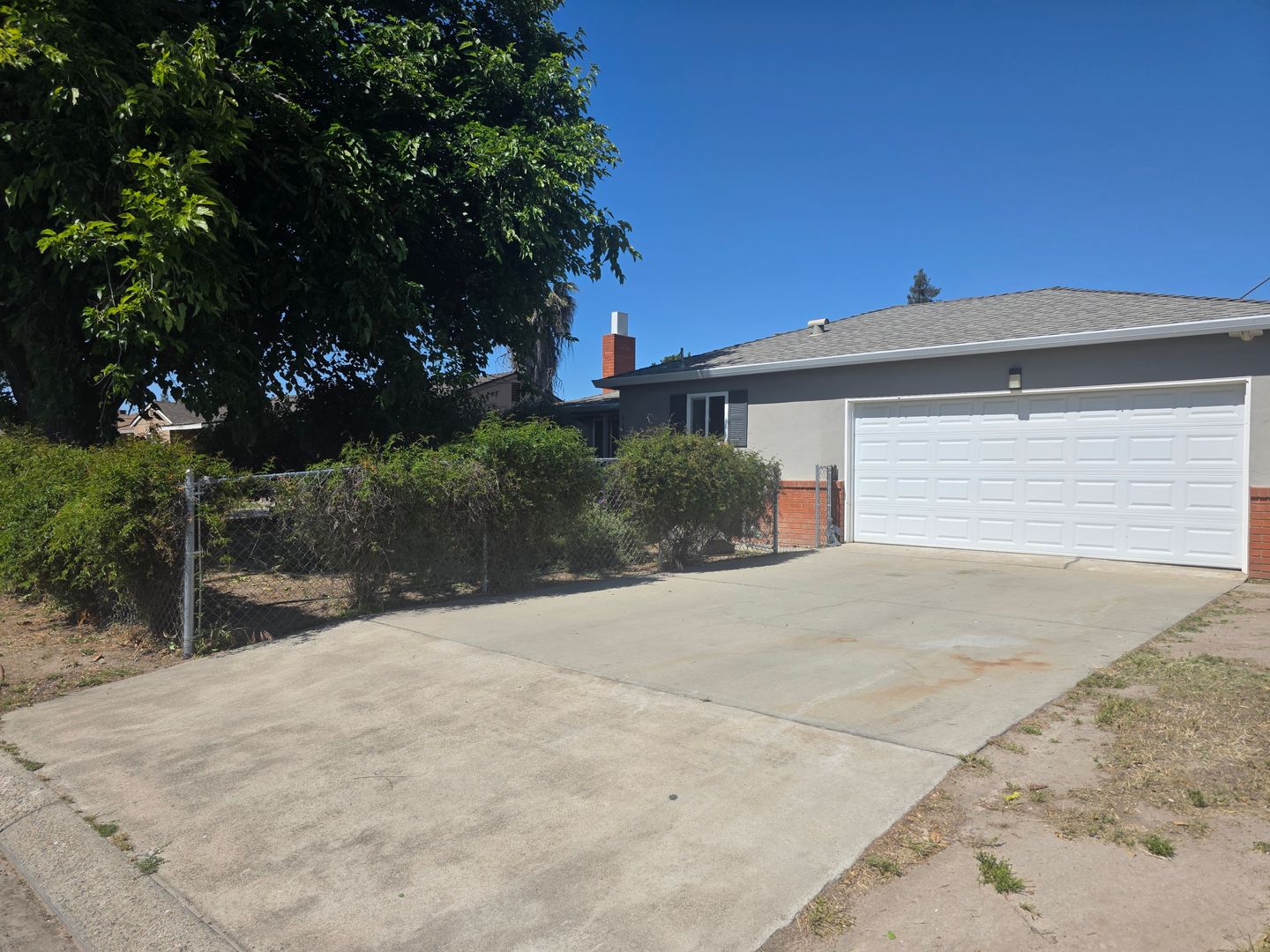 Turlock House: 1133 S. Minaret Ave