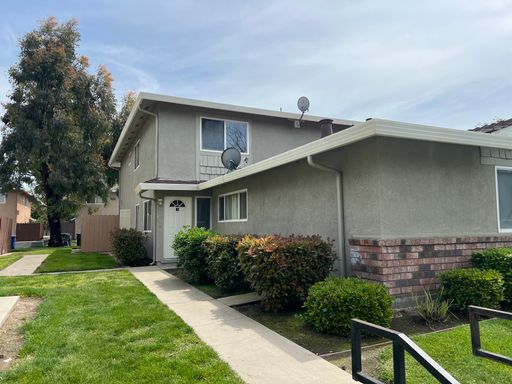 2-bedroom condo near shopping & restaurants! – photo 1
