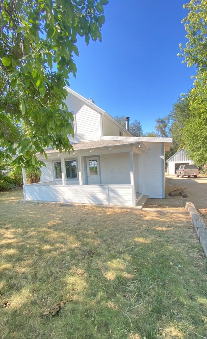 Greenleaf House: 21212 Main St