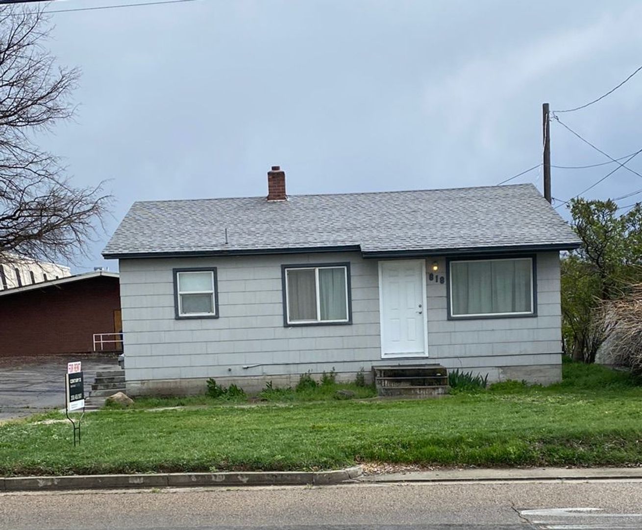 Caldwell House: 818 E Logan St