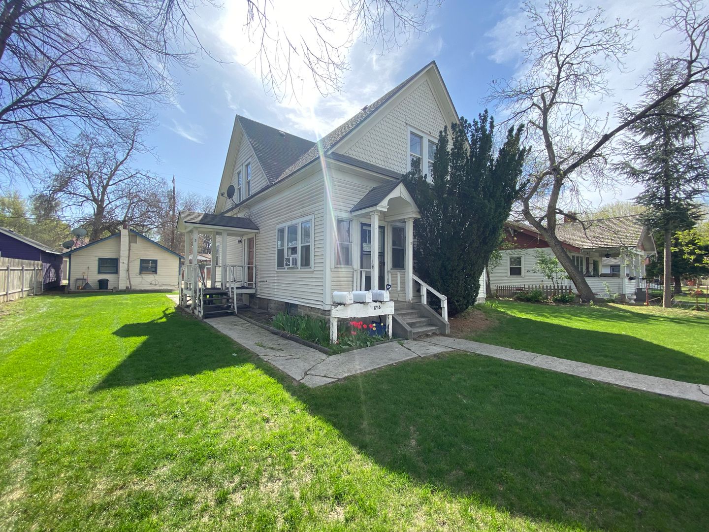Caldwell House: 1716 Blaine St #2