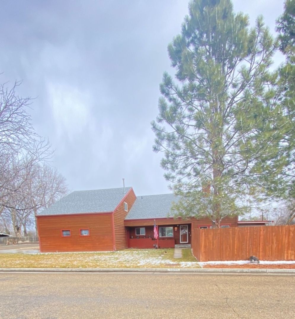 Caldwell House: 2015 Washington Ave