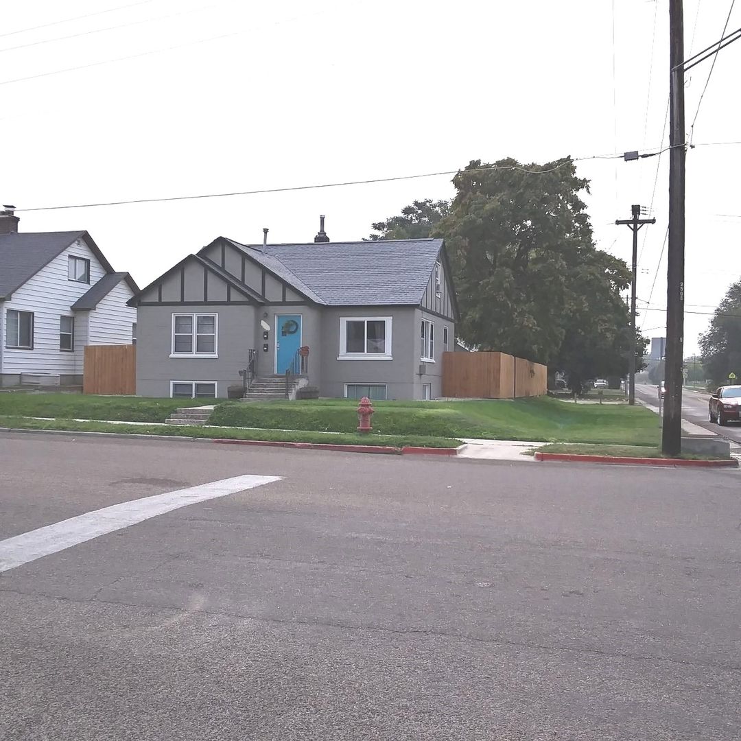 Caldwell Townhome: 1002 B100 Everett St