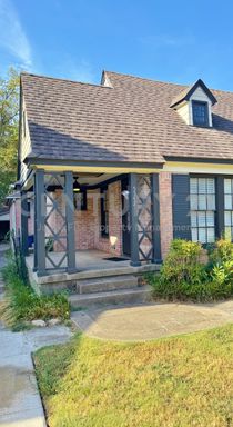 Cozy Tudor-Style 2/1 In Great Dallas Location For Rent! – photo 1