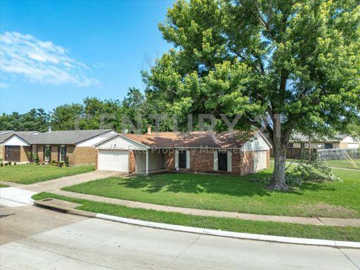 Lovely 3/2/1 Nestled on Corner Lot in CEDAR HILL ISD Ready for Immediate Occupancy! – photo 1