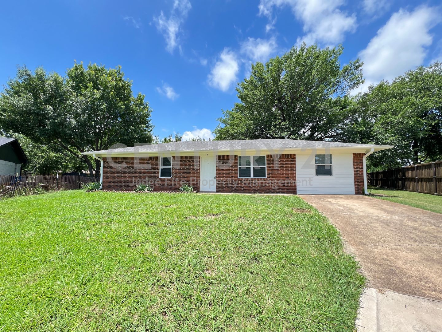 Sanger House: 114 Southmanor Court