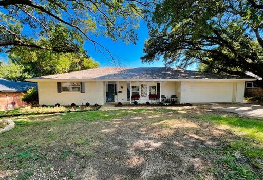 Tastefully Updated 4/2.5/2 in Fort Worth For Rent! – photo 1