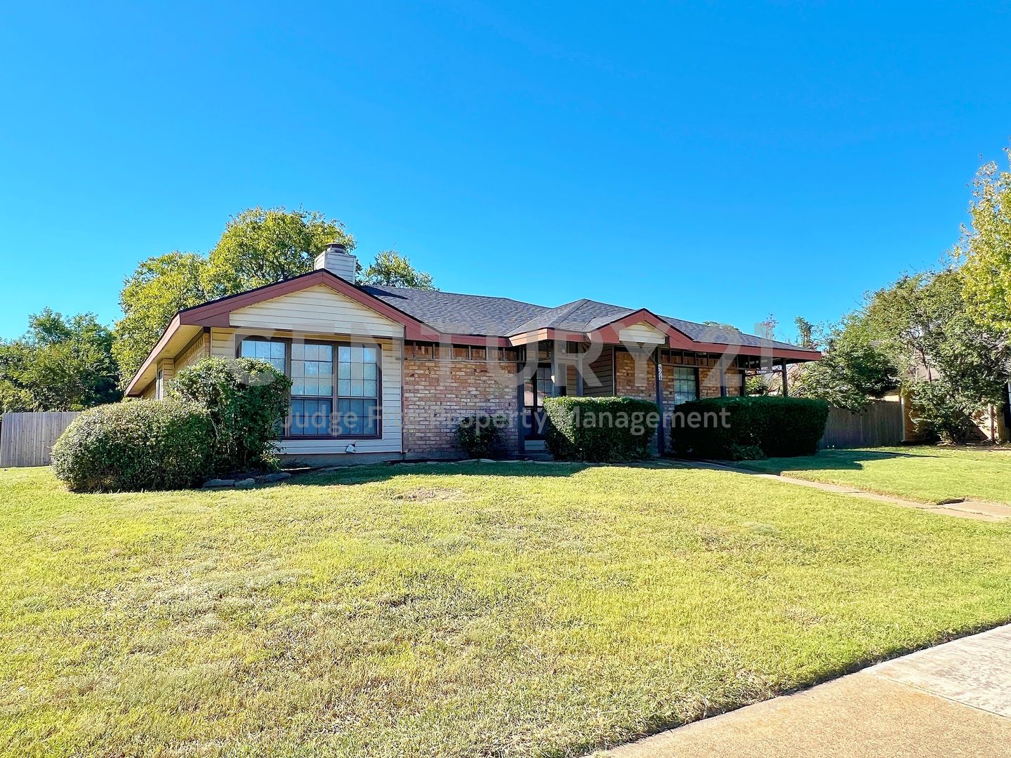 Plano House: 404 Lincoln Drive