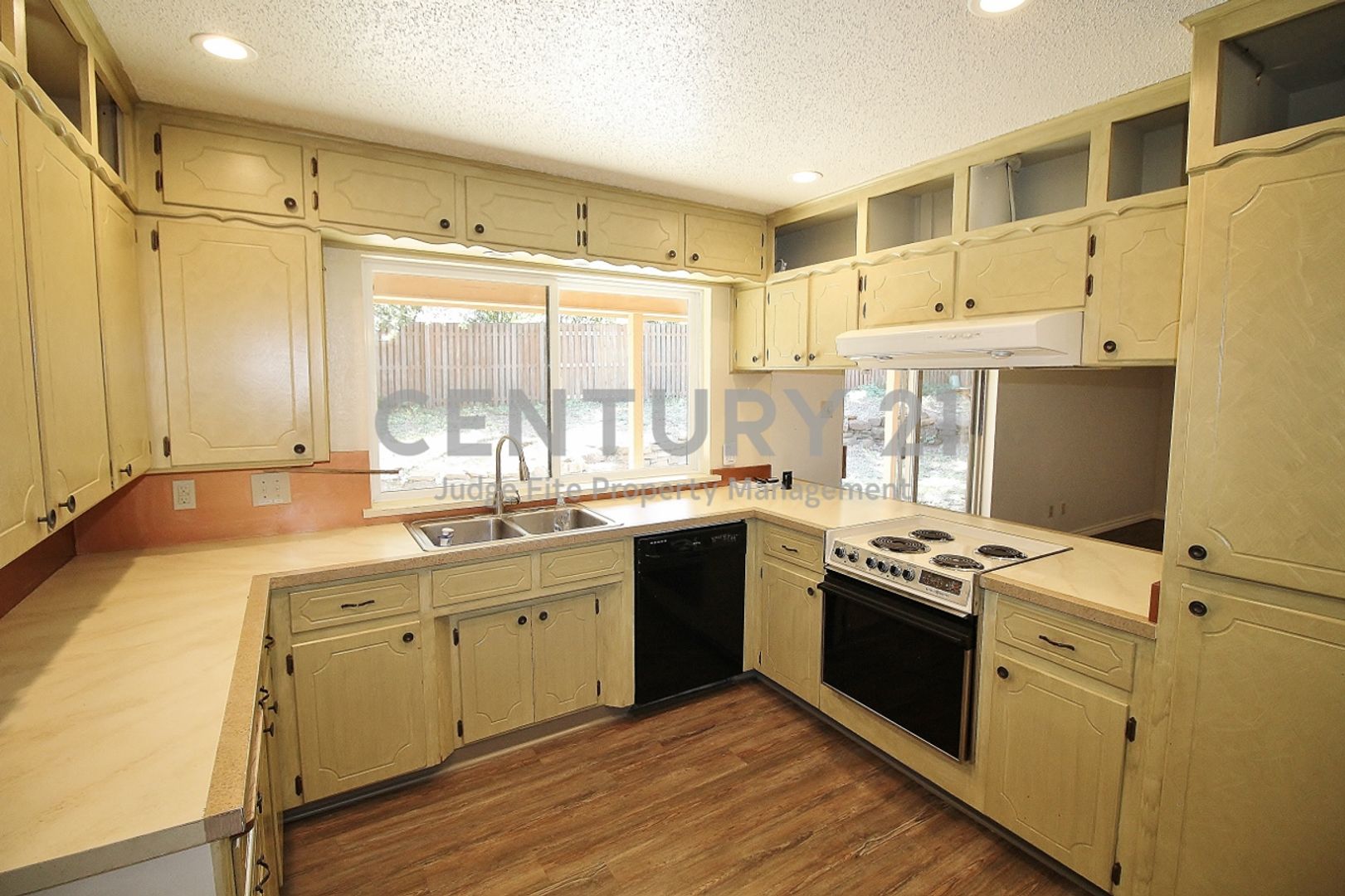 711 Vail Drive, Arlington, TX 76012