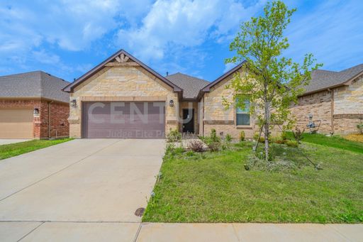 Beautiful 3/2/2 Located in the Growing Community of Alvarado!