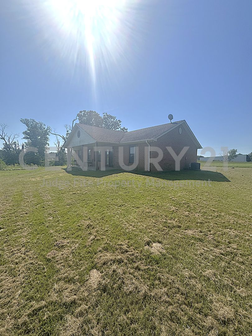 Inviting 2/2 On Spacious Lot in Mabank for Rent!