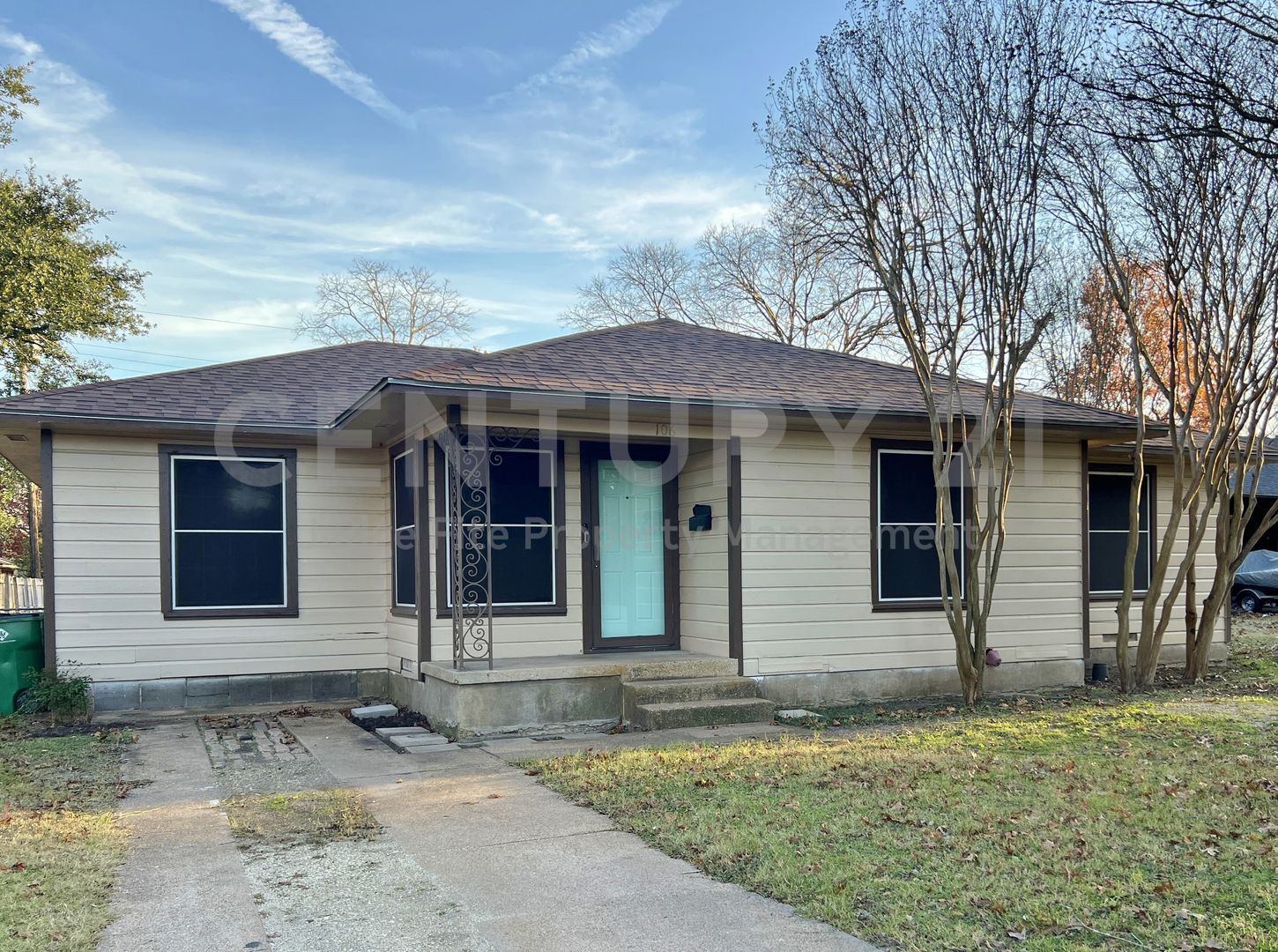 Waxahachie House: 106 Monticello Drive