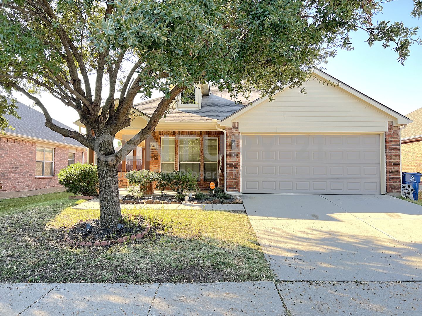 Cross Roads House: 8724 Chisholm Trail