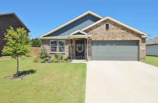 Pride of Ownership Shows in This Gorgeous 4/2/2 in Dallas! – photo 1
