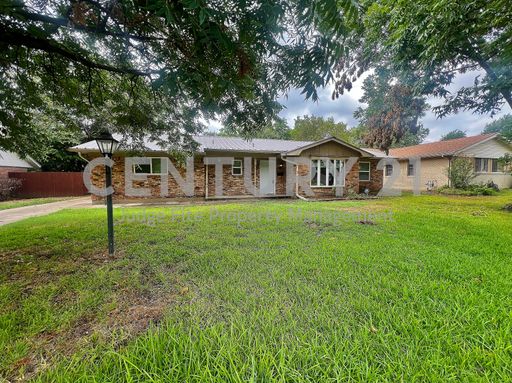 Meticulously Maintained and Updated 3/2/2 in Irving For Rent! – photo 1