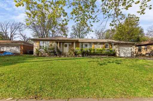 You're Going to LOVE This Tastefully Updated 3/2/1 in Waco! – photo 1