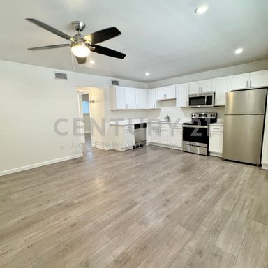 1/1 Apartment in Prime Dallas Location Ready for Move-In! – photo 1