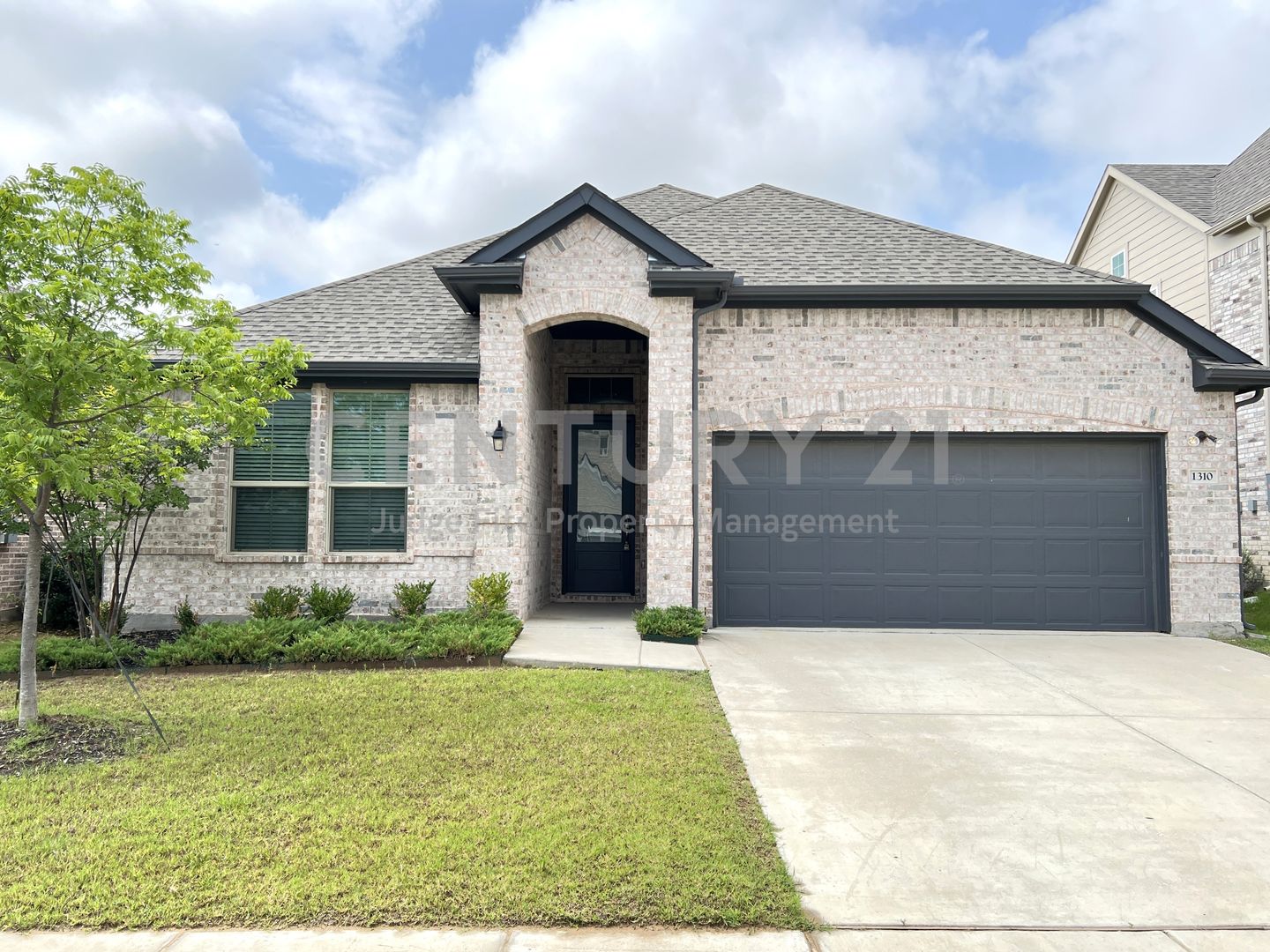 Justin House: 1310 Sundance Lane