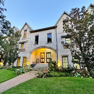 Beautiful Brownstone-Inspired, 3-Story Condo in an Unbeatable University Park Location! – photo 1