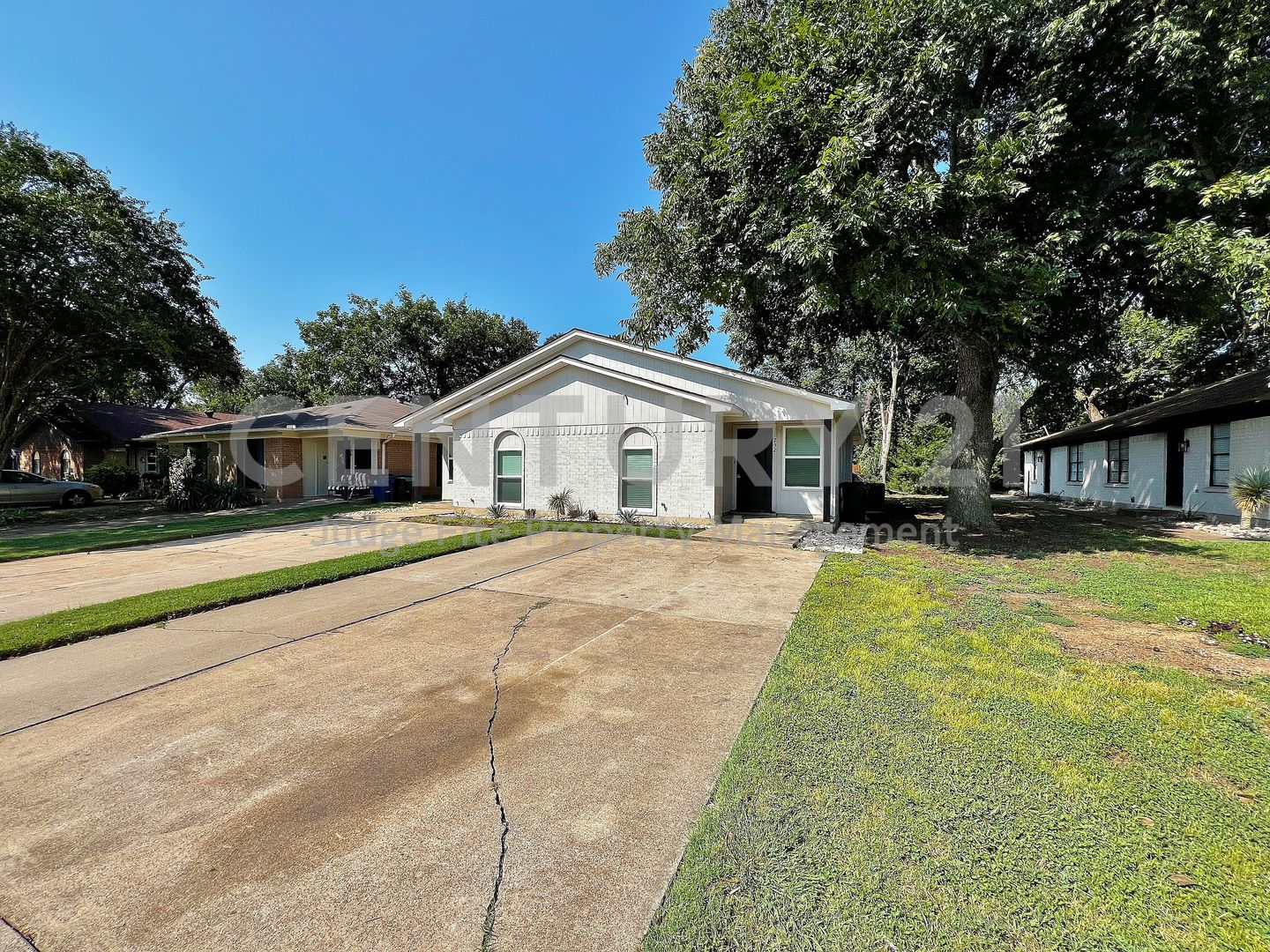 Burleson House: 232 S. Main Street