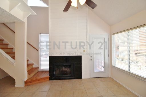 Amazing 2/2 Condo in Fantastic Arlington Location For Rent! – photo 1