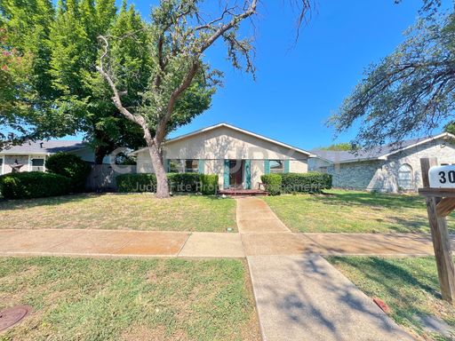 Nice 3/2 Nestled on Shaded Lot in Carrollton For Rent! – photo 1