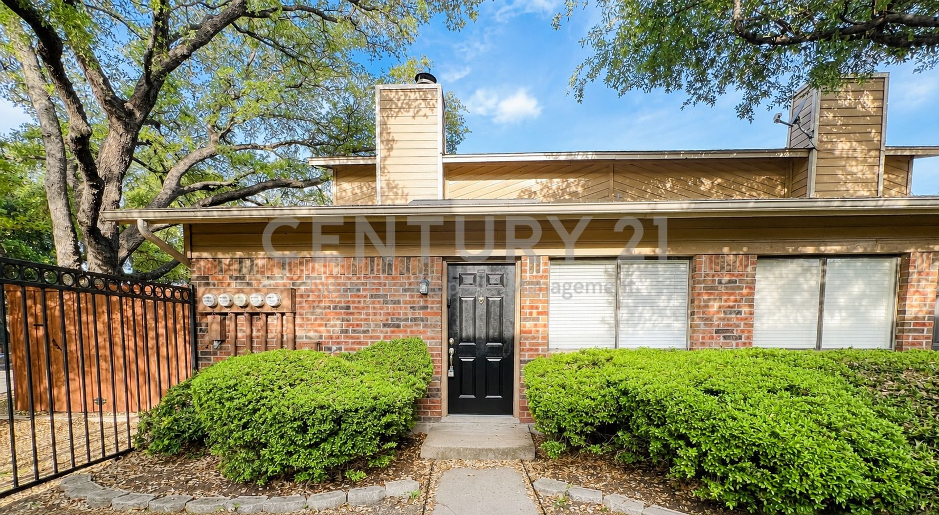 Benbrook House: 5759 Cedar Creek Drive
