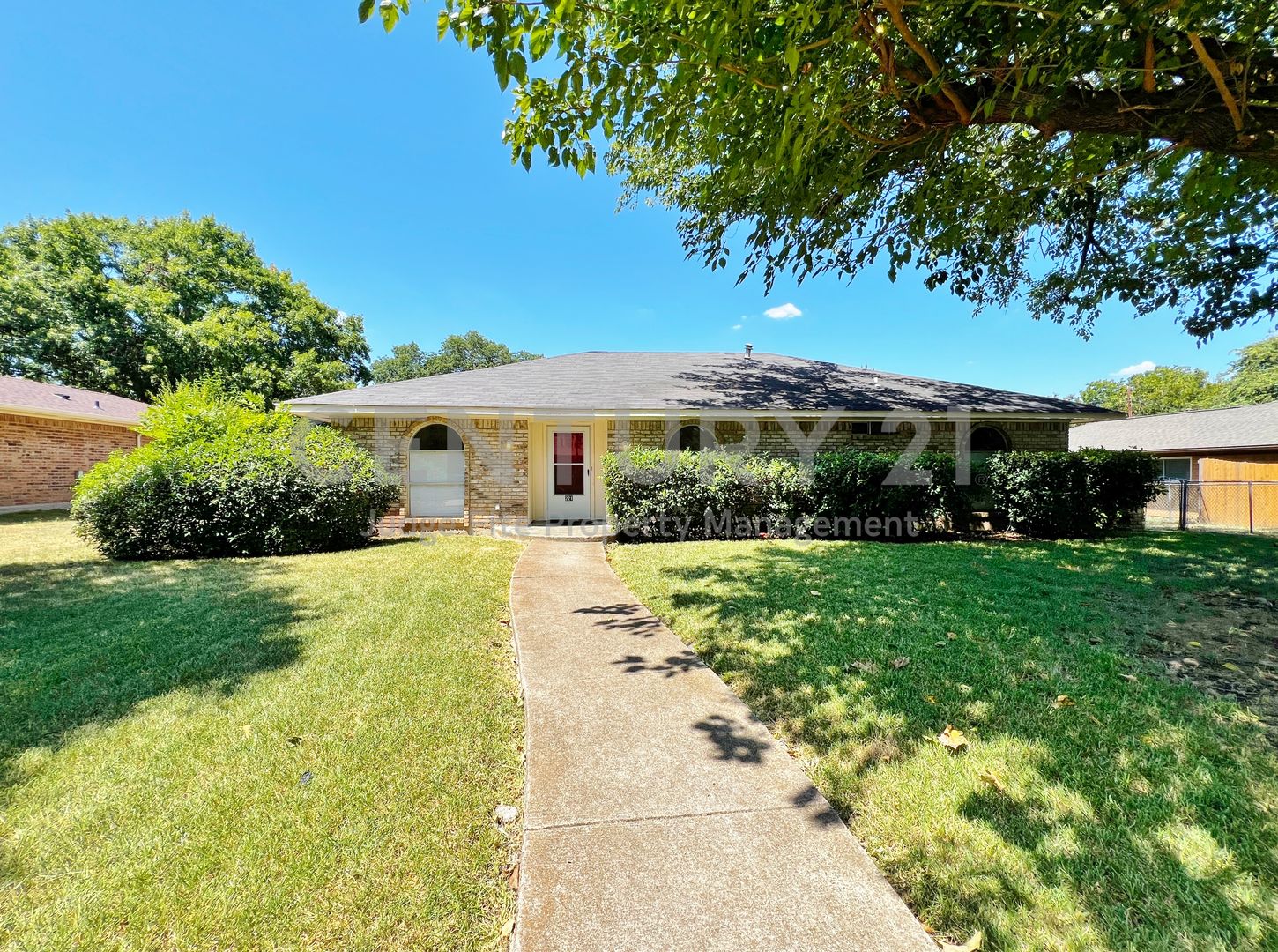 DeSoto House: 221 Connie Drive