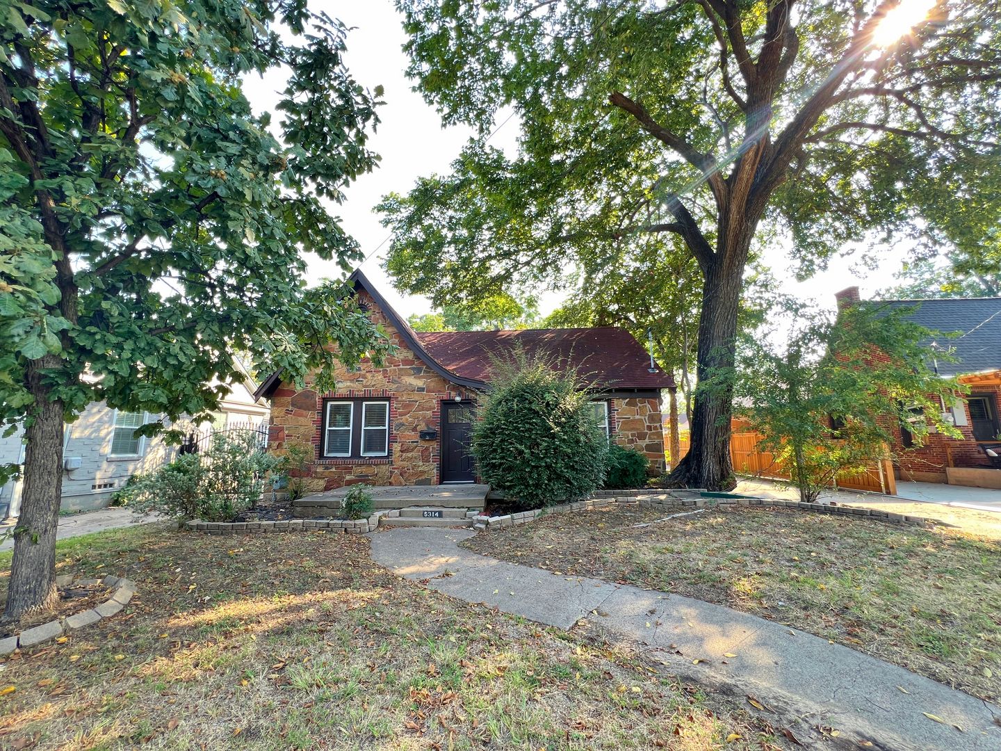 Dallas House: 5314 Stoneleigh Avenue