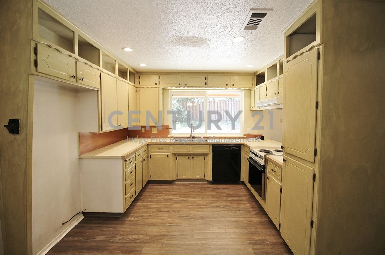 711 Vail Drive, Arlington, TX 76012