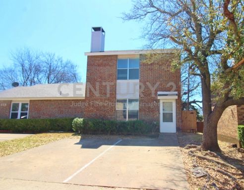 Inviting 2-Story 2/1.5 Townhome in Duncanville For Rent!