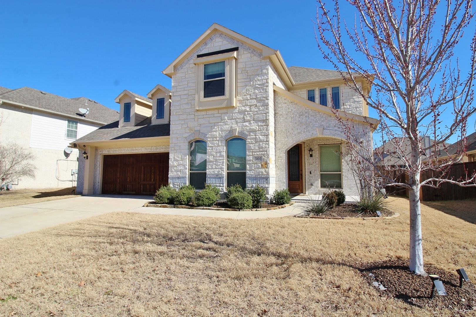301 Autumnwood Drive, Mansfield, TX 76063