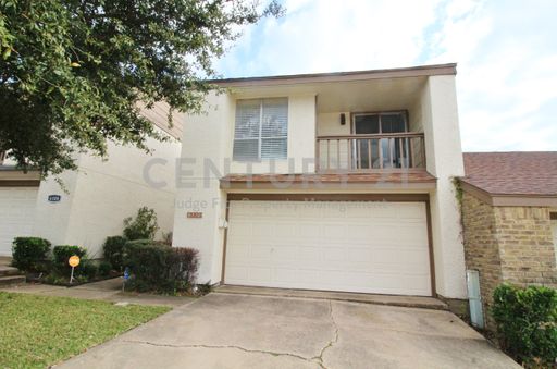 Lovely 3-Story 3/2.5/2 Townhome In Mesquite ISD For Rent! – photo 1