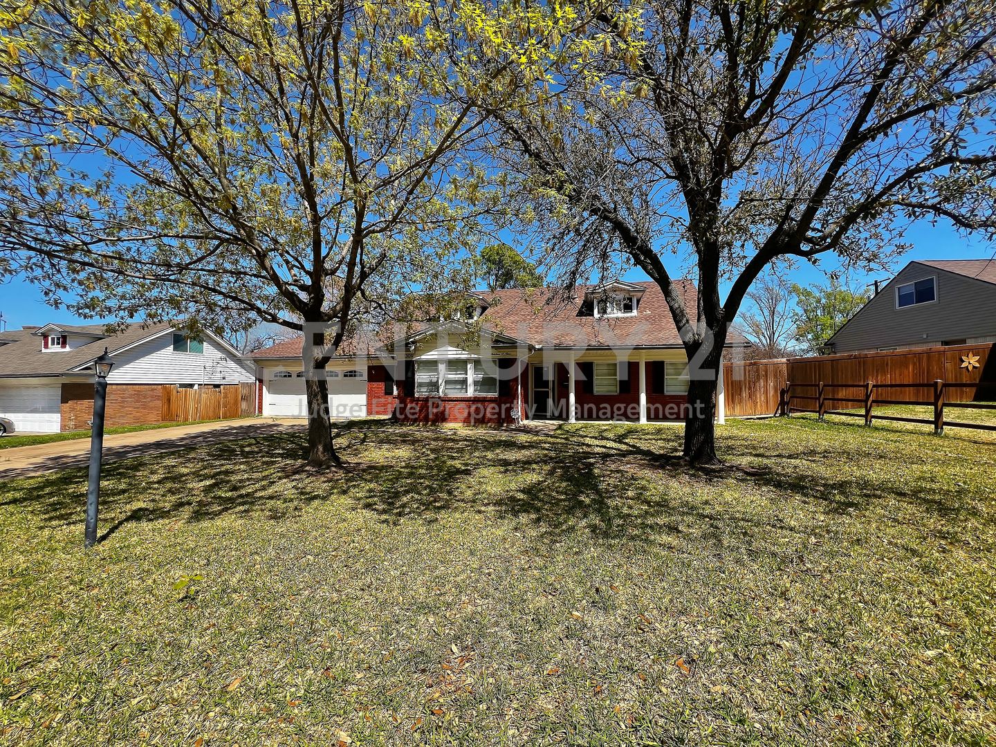 Arlington House: 1309 Cochise Drive