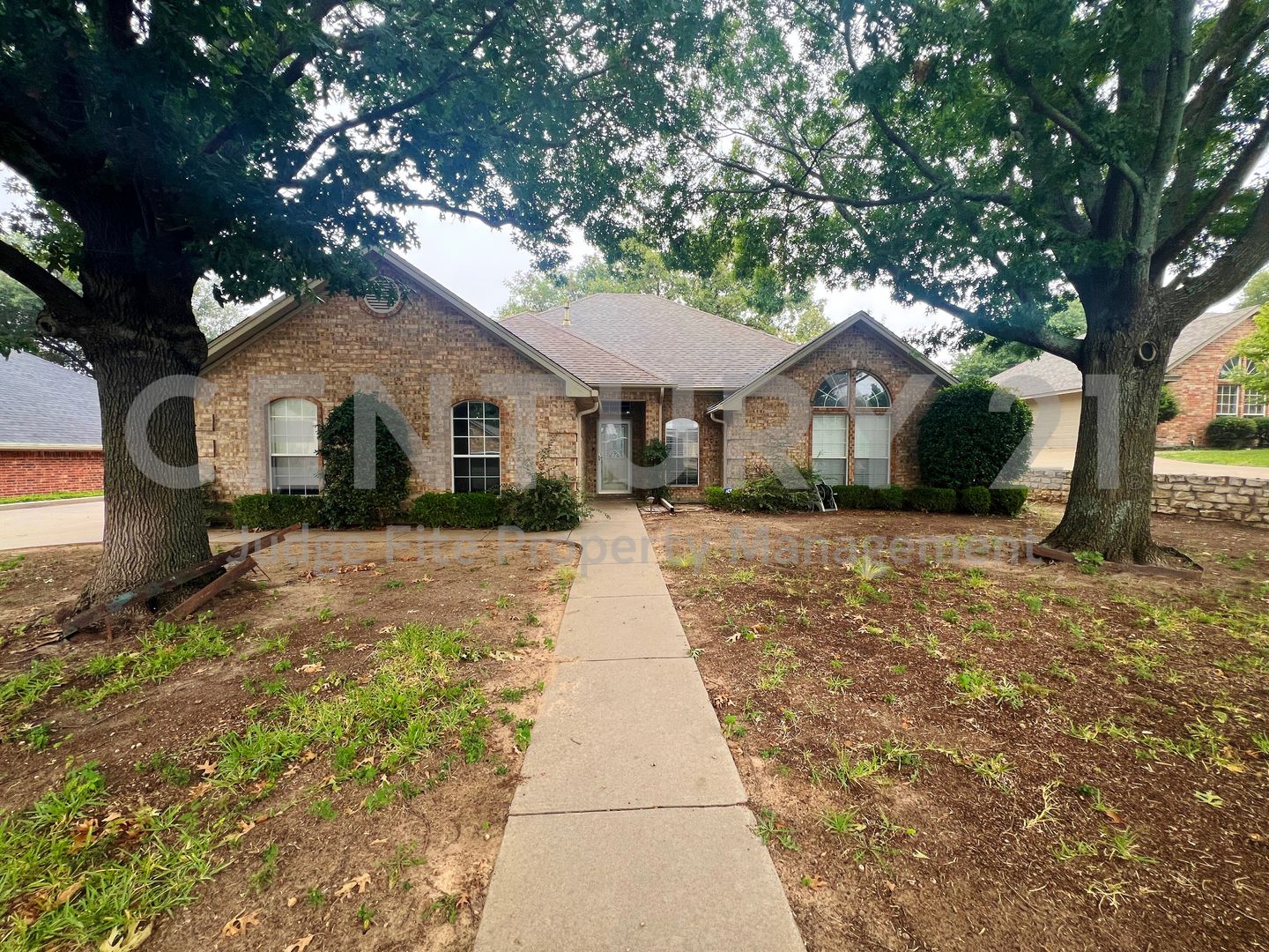 Charming One-Story 3/2/2 Home in Weatherford For Rent!
