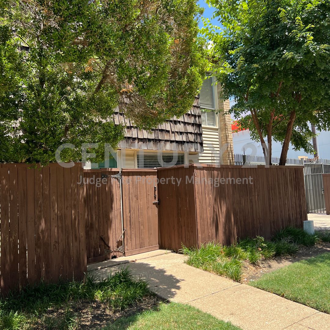 Dallas Condo: 2702 Douglas Avenue #101