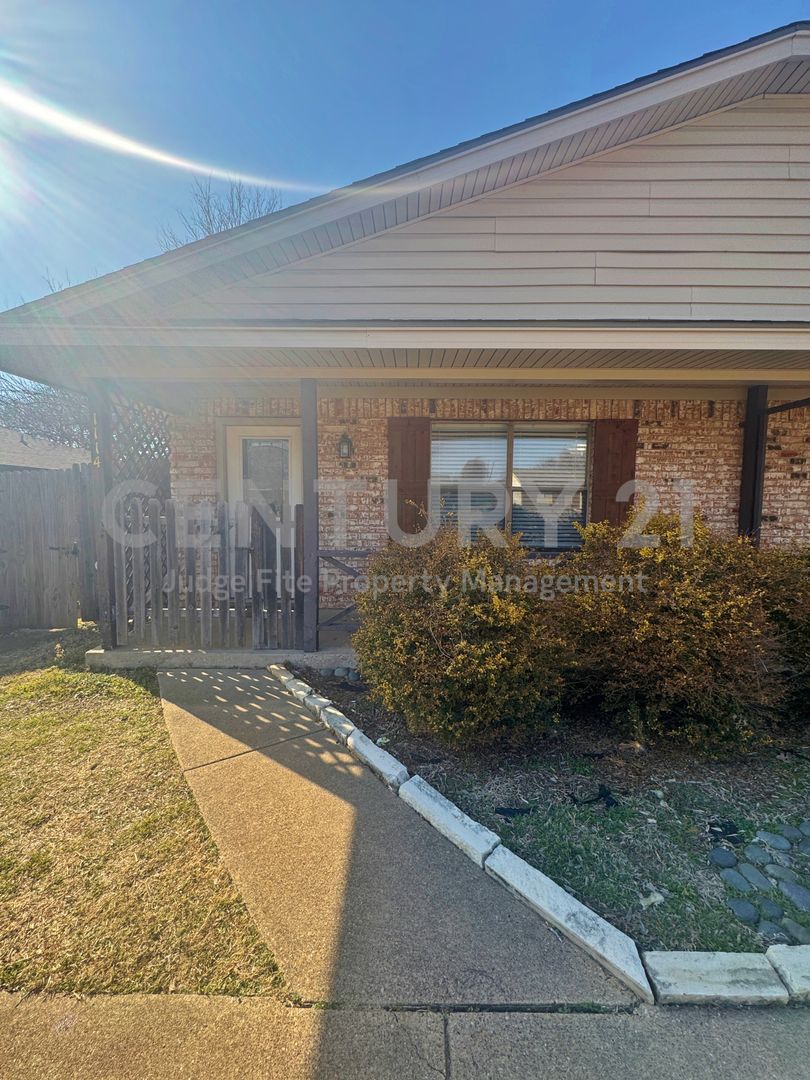 Cedar Hill House: 1114 Suburban Street