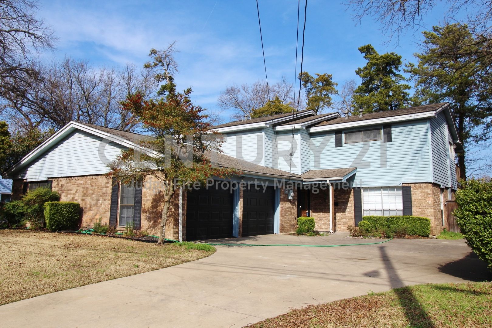 DeSoto House: 313 Woodhaven Drive