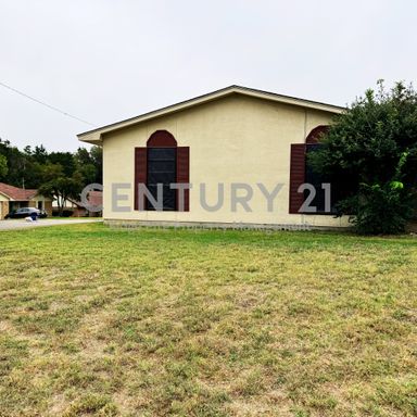 Charming 3/2 Duplex with 2 Car Carport in Duncanville For Rent!