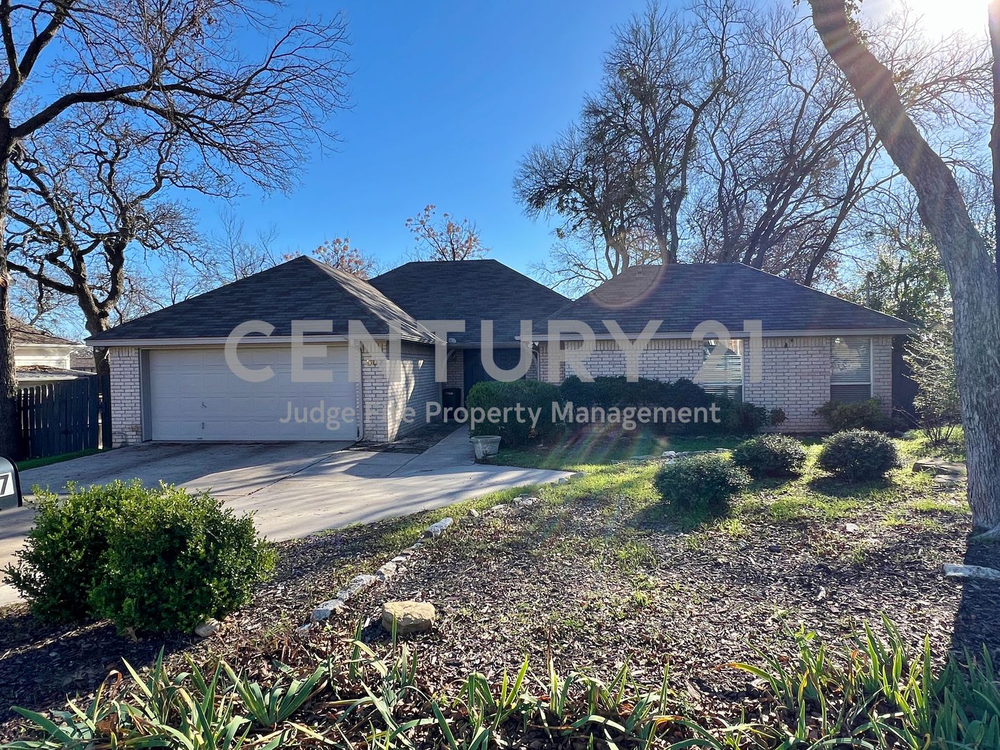 Weatherford House: 507 W. Baylor Street