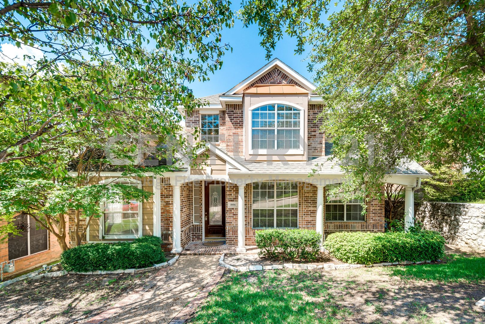 Rockwall House: 1806 Mystic Street