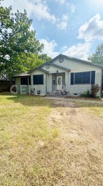 Adorable 3/2 in Trinidad Just Moments from Cedar Creek Lake For Rent!