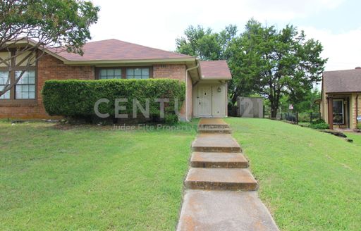 Spacious 2/2 Duplex in Cedar Hill For Rent!