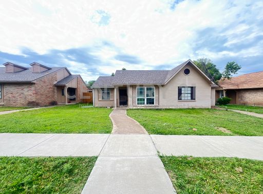 Charming 3/1 Duplex in The Colony For Rent!