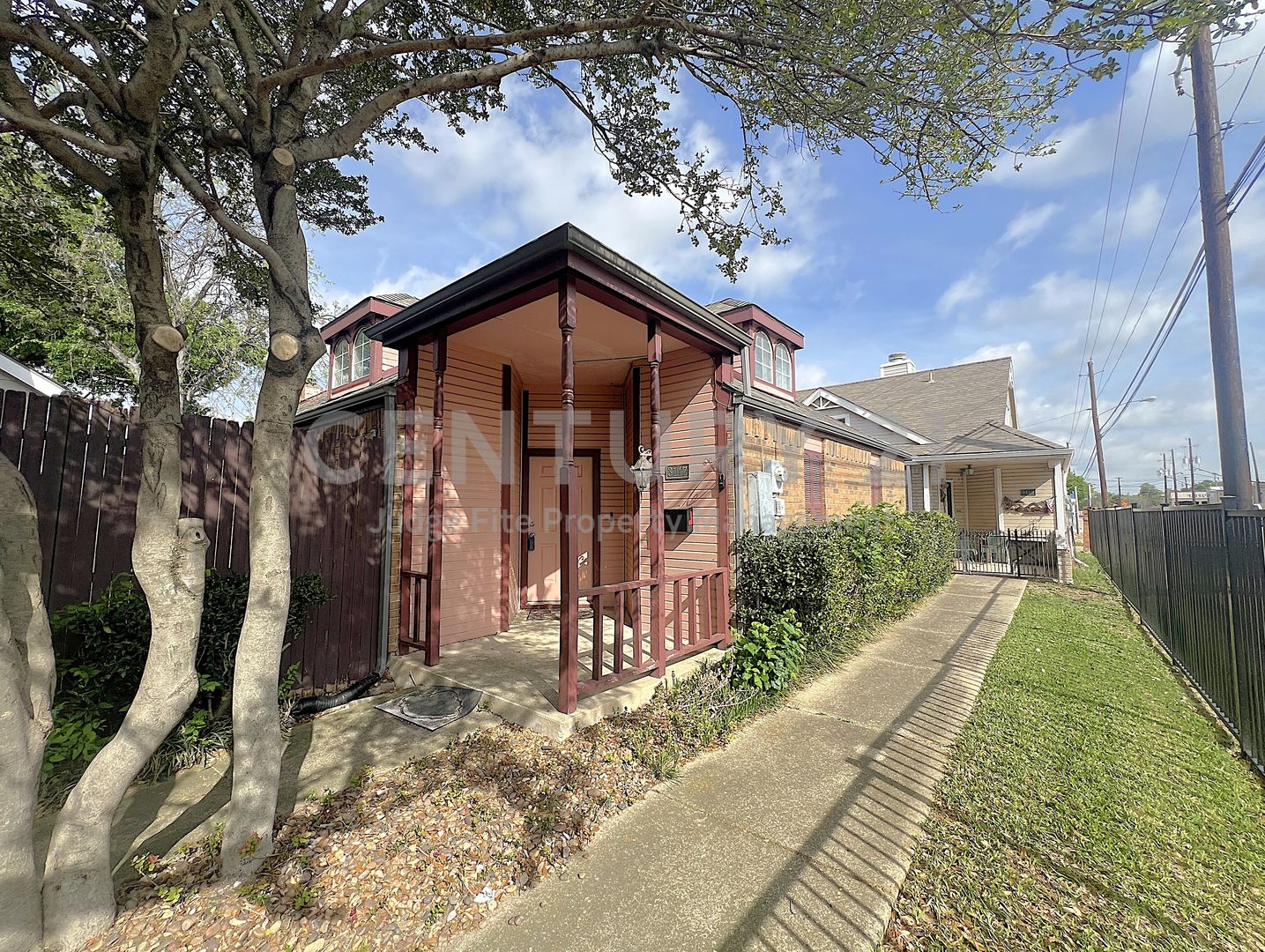 Dallas House: 3147 Royal Gable Drive